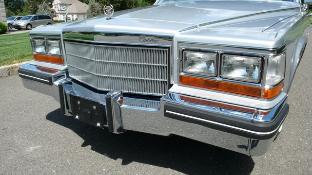 1982 Cadillac Fleetwood Brougham - 15409734 - 4