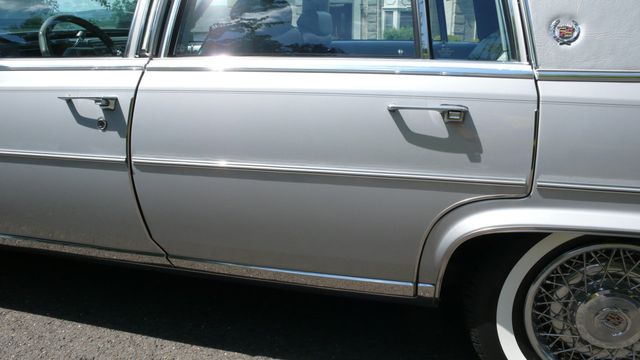 1982 Cadillac Fleetwood Brougham - 15409734 - 57