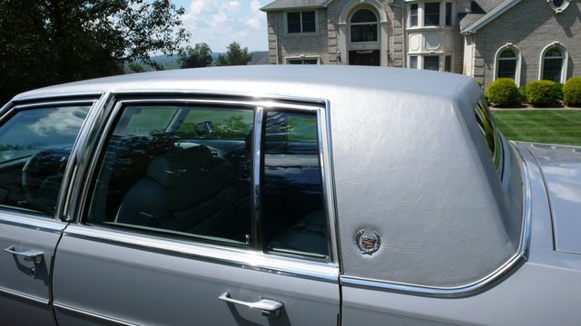 1982 Cadillac Fleetwood Brougham - 15409734 - 58