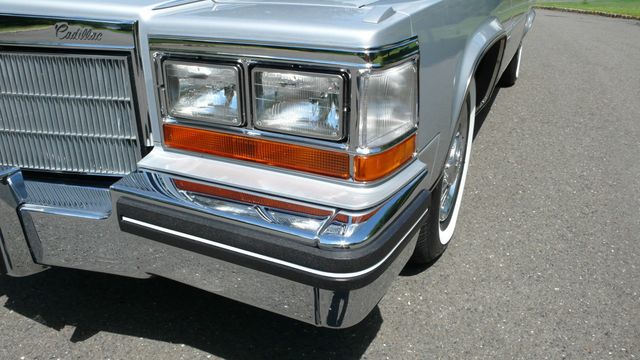 1982 Cadillac Fleetwood Brougham - 15409734 - 5