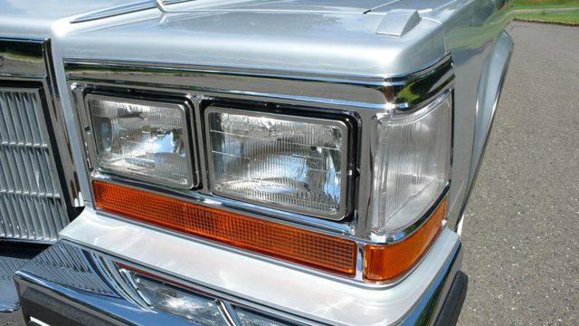 1982 Cadillac Fleetwood Brougham - 15409734 - 6