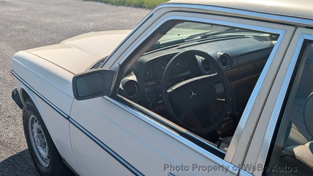 1982 Mercedes-Benz 300 D For Sale - 22863538 - 24