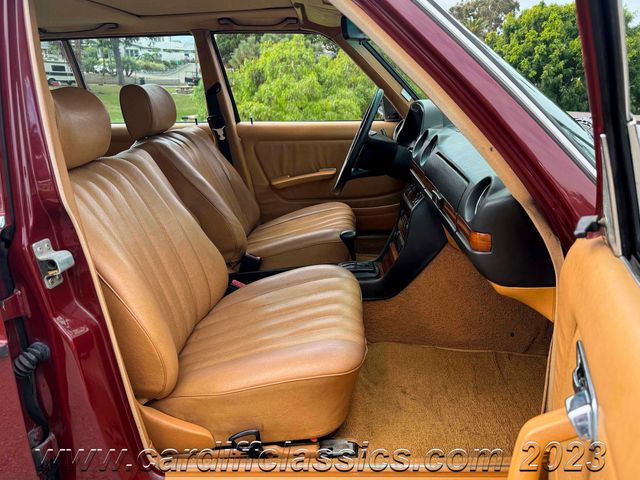 1982 Mercedes-Benz 300TD Wagon  - 22165847 - 18