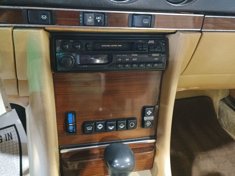 1982 Mercedes-Benz 380 380 SL 1 Owner Clean Carfax Florida Car - 22866810 - 27