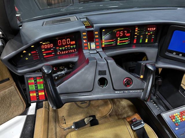 1983 Pontiac Firebird TRANS AM KITT RECREATION - 23001769 - 1