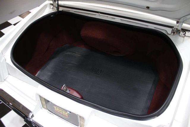 1984 Cadillac Eldorado Biarritz WHITE OVER RED GREAT CONDITION - 22985794 - 4