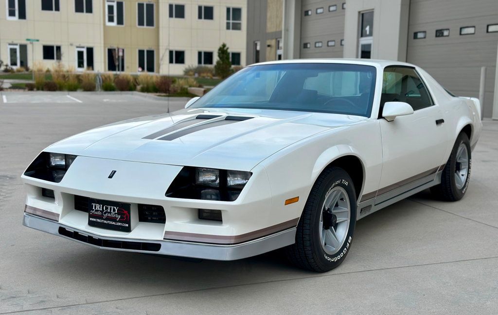 1984 Chevrolet Camaro 1984 CHEVROLET 5.0 H.O. 5-SPD CAMARO Z28 - LIKE NEW! - 22654692 - 2