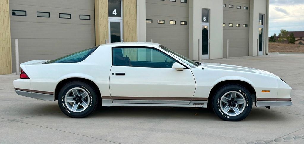 1984 Chevrolet Camaro 1984 CHEVROLET 5.0 H.O. 5-SPD CAMARO Z28 - LIKE NEW! - 22654692 - 5