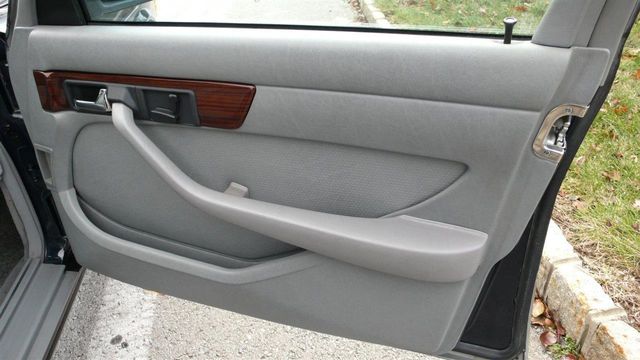 1984 Mercedes-Benz 300 SD - 13774636 - 12