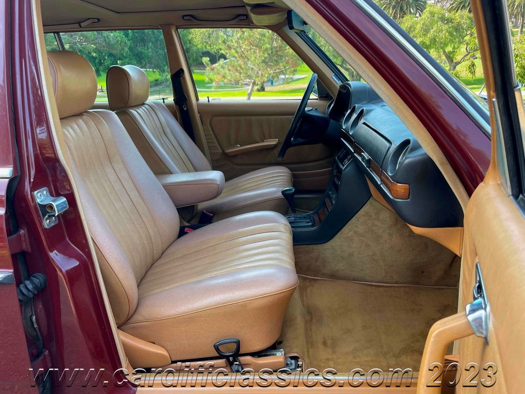 1984 Mercedes-Benz 300TD Wagon  - 22042863 - 21