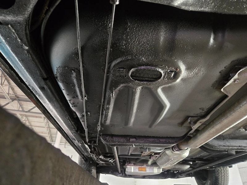 1985 Buick Riviera Base 2dr Coupe - 22941969 - 25