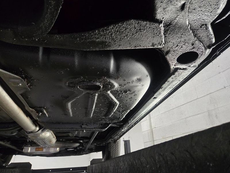 1985 Buick Riviera Base 2dr Coupe - 22941969 - 26