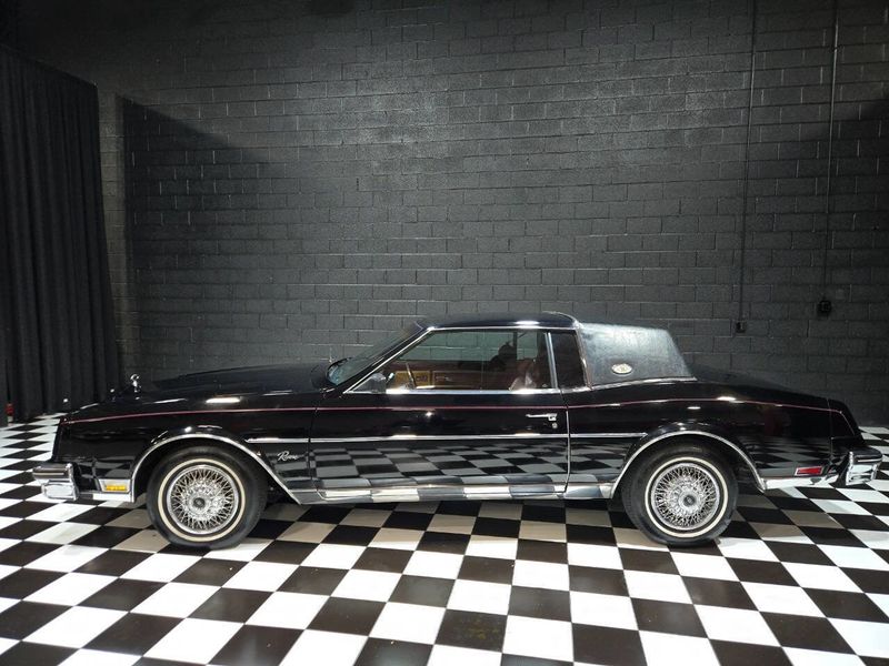 1985 Buick Riviera Base 2dr Coupe - 22941969 - 2