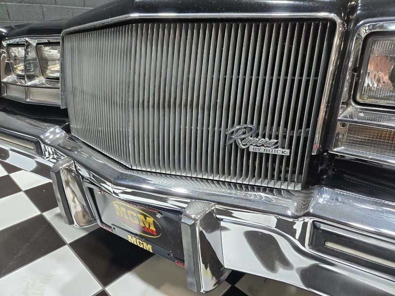 1985 Buick Riviera Base 2dr Coupe - 22941969 - 57