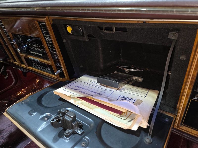 1985 Buick Riviera Base 2dr Coupe - 22941969 - 80