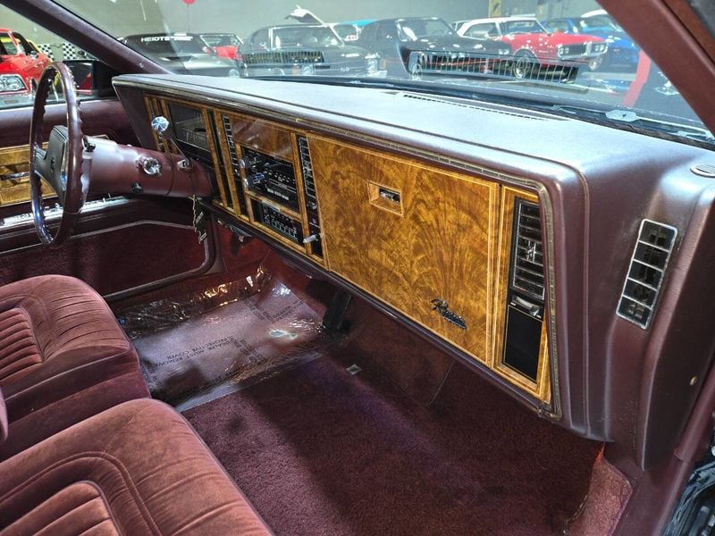 1985 Buick Riviera Base 2dr Coupe - 22941969 - 81