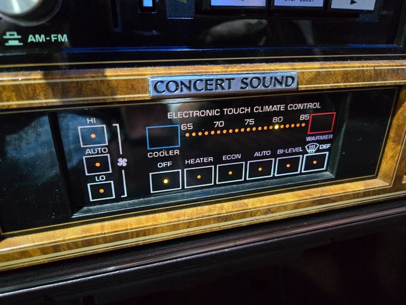 1985 Buick Riviera Base 2dr Coupe - 22941969 - 91