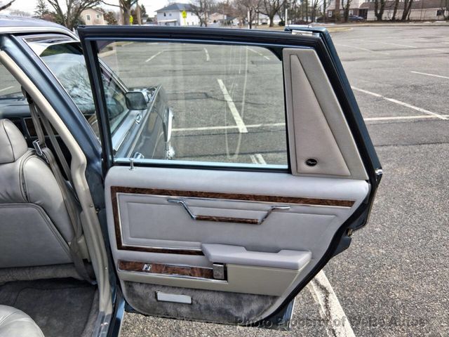 1985 Chrysler Fifth Avenue Base 4dr Sedan - 22997895 - 17