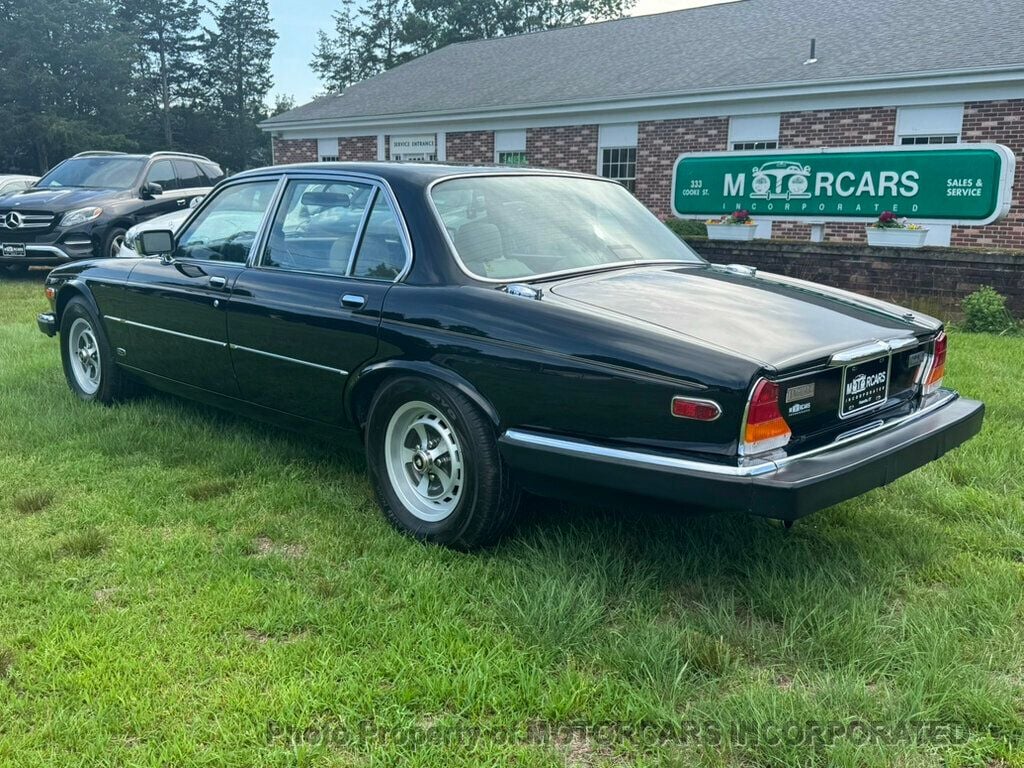 1985 Jaguar XJ Vanden Plas photo 11