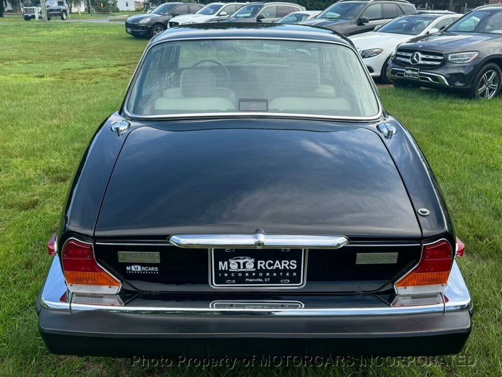 1985 Jaguar XJ Vanden Plas photo 13