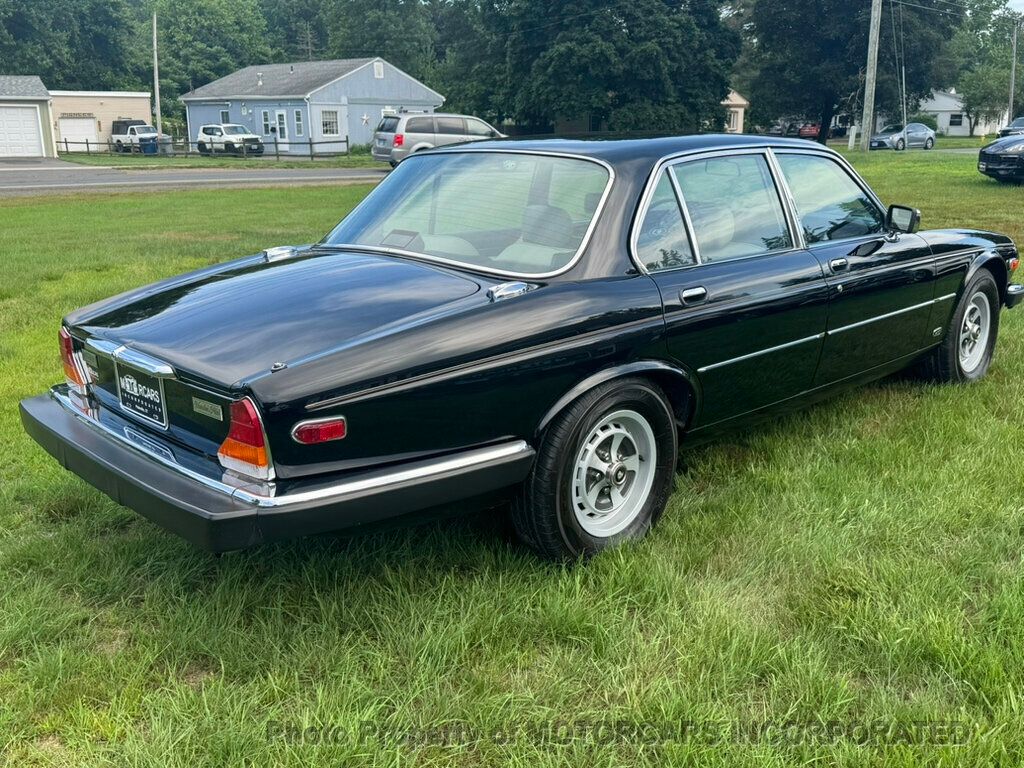 1985 Jaguar XJ Vanden Plas photo 15
