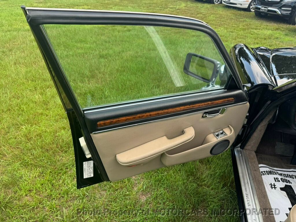 1985 Jaguar XJ Vanden Plas photo 16