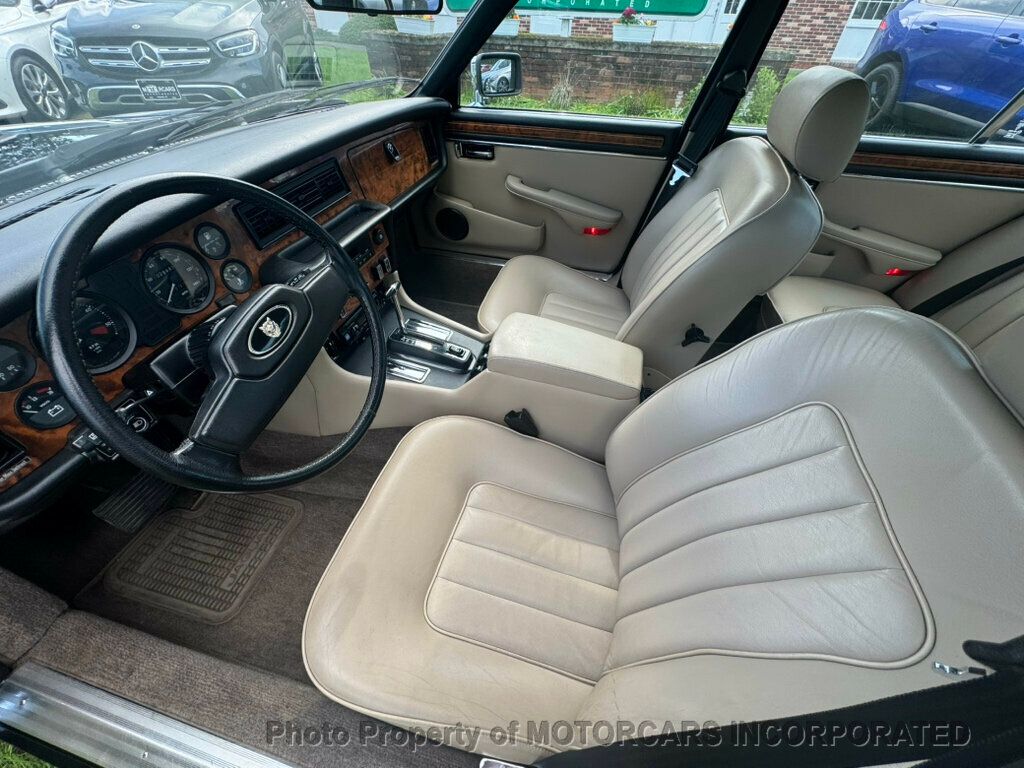 1985 Jaguar XJ Vanden Plas photo 17
