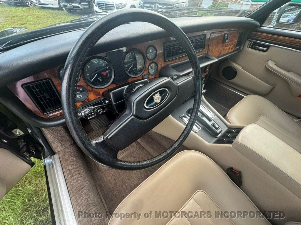 1985 Jaguar XJ Vanden Plas photo 18