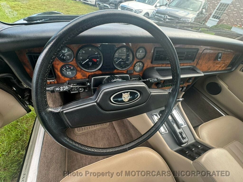1985 Jaguar XJ Vanden Plas photo 19