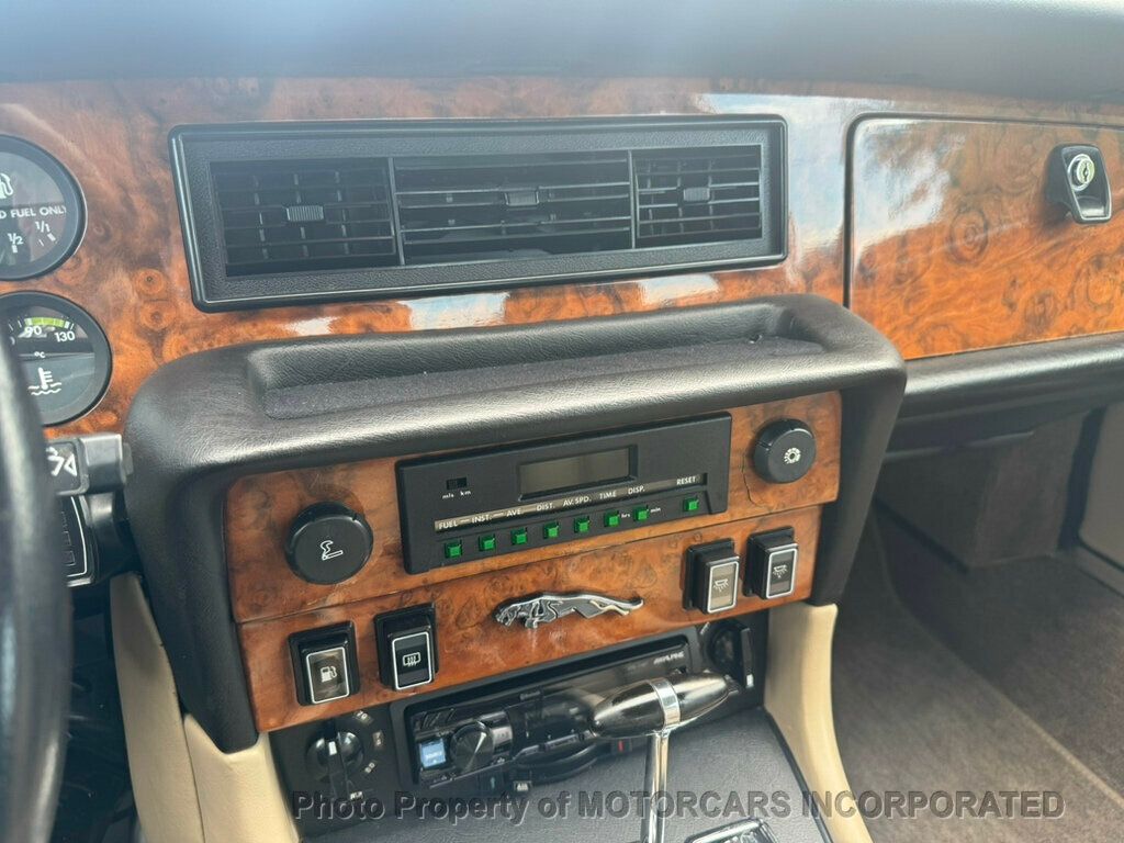 1985 Jaguar XJ Vanden Plas photo 24