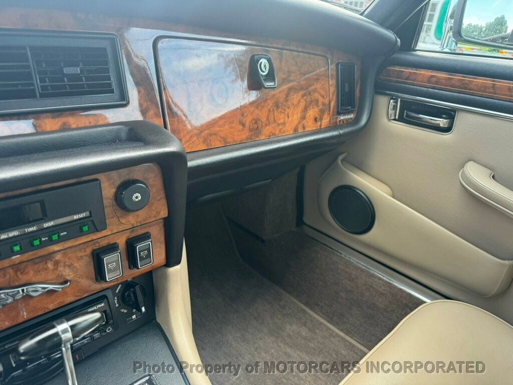 1985 Jaguar XJ Vanden Plas photo 26