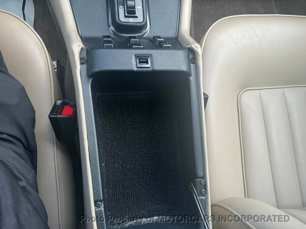 1985 Jaguar XJ Vanden Plas photo 28