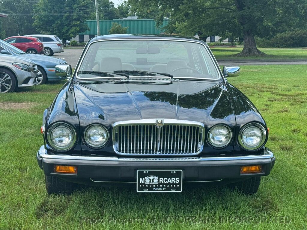 1985 Jaguar XJ Vanden Plas photo 3