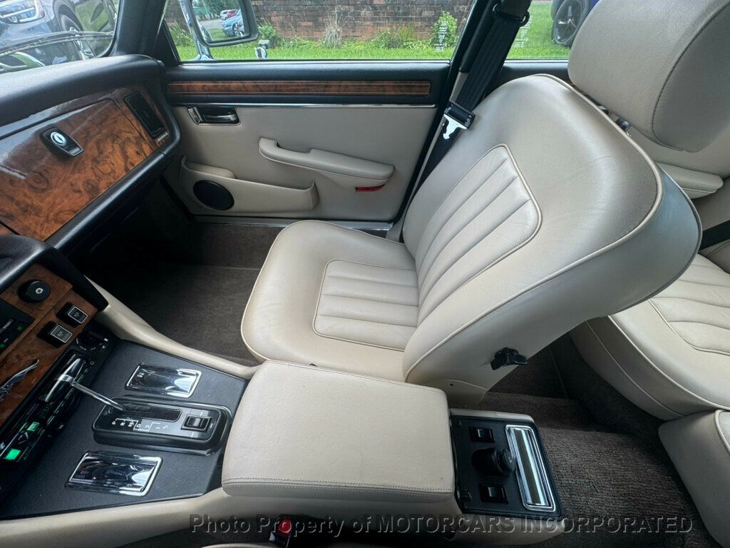 1985 Jaguar XJ Vanden Plas photo 29