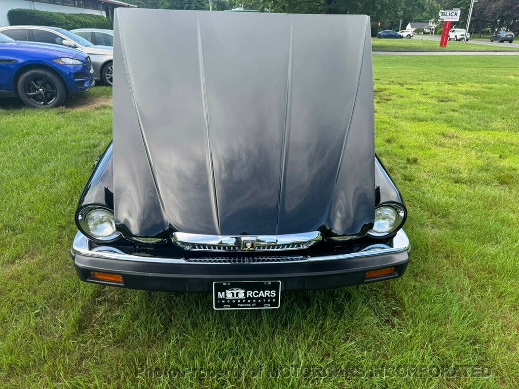 1985 Jaguar XJ Vanden Plas photo 4