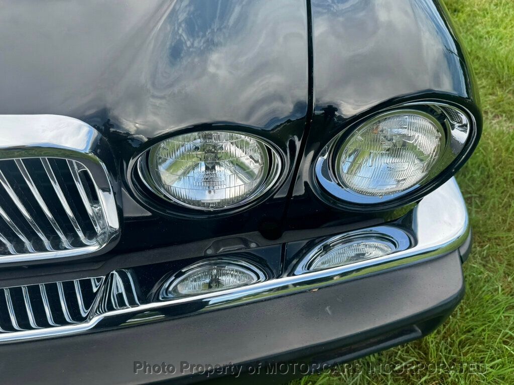 1985 Jaguar XJ Vanden Plas photo 9