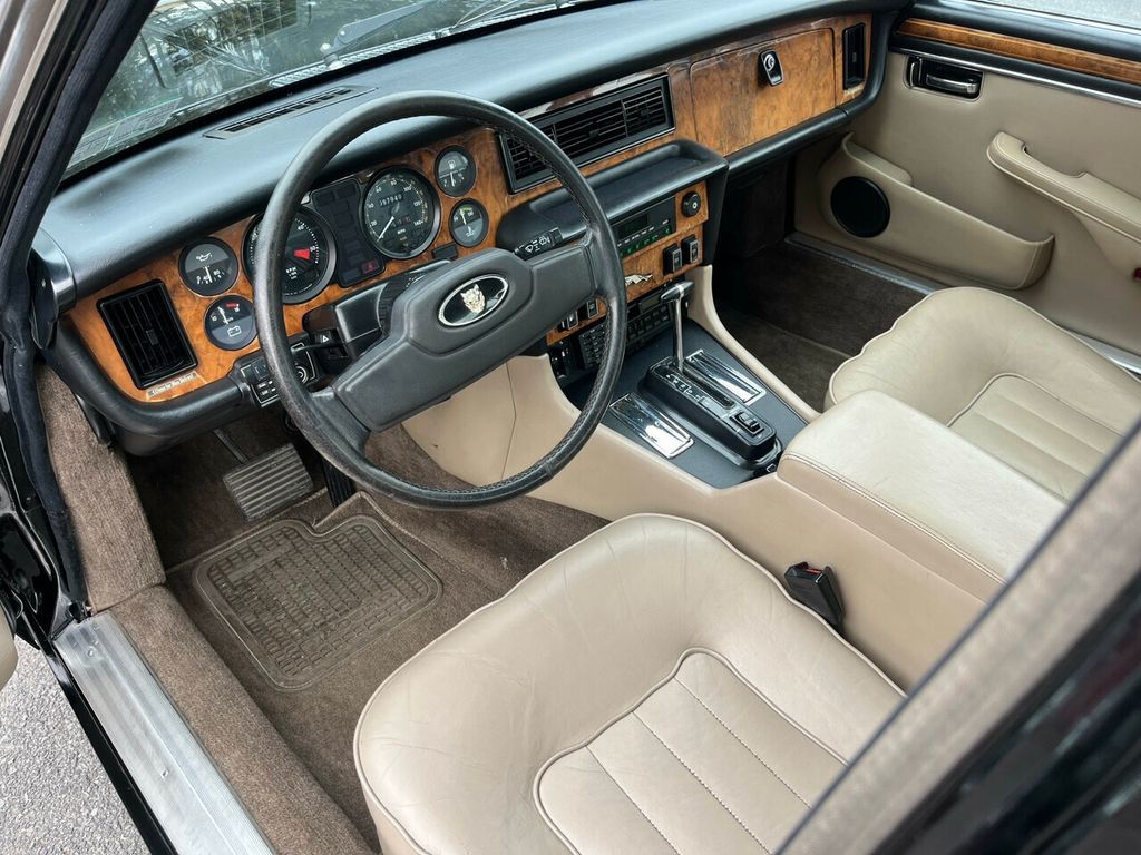 1985 Jaguar XJ-6 Vanden Plas  - 22324926 - 38