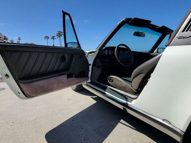 1985 Porsche 911 CARRERA TARGA, 5 SPEED MANUAL! - 21854789 - 17