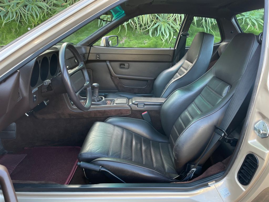 1985 Porsche 944  - 21894907 - 18