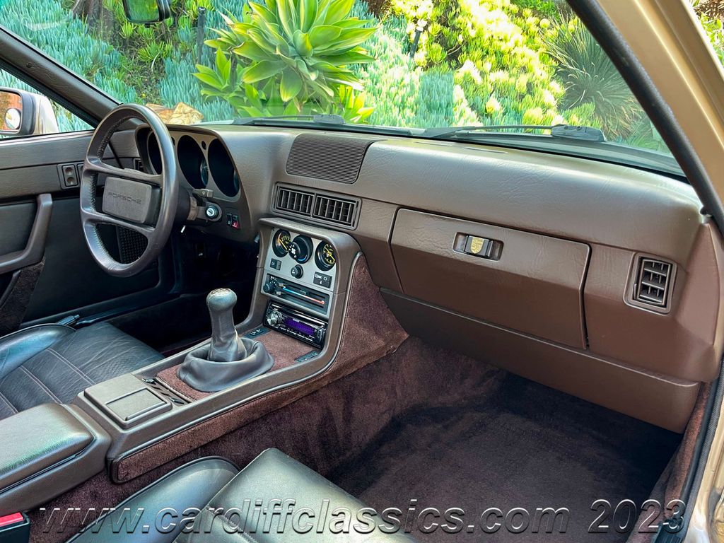 1985 Porsche 944  - 21894907 - 19