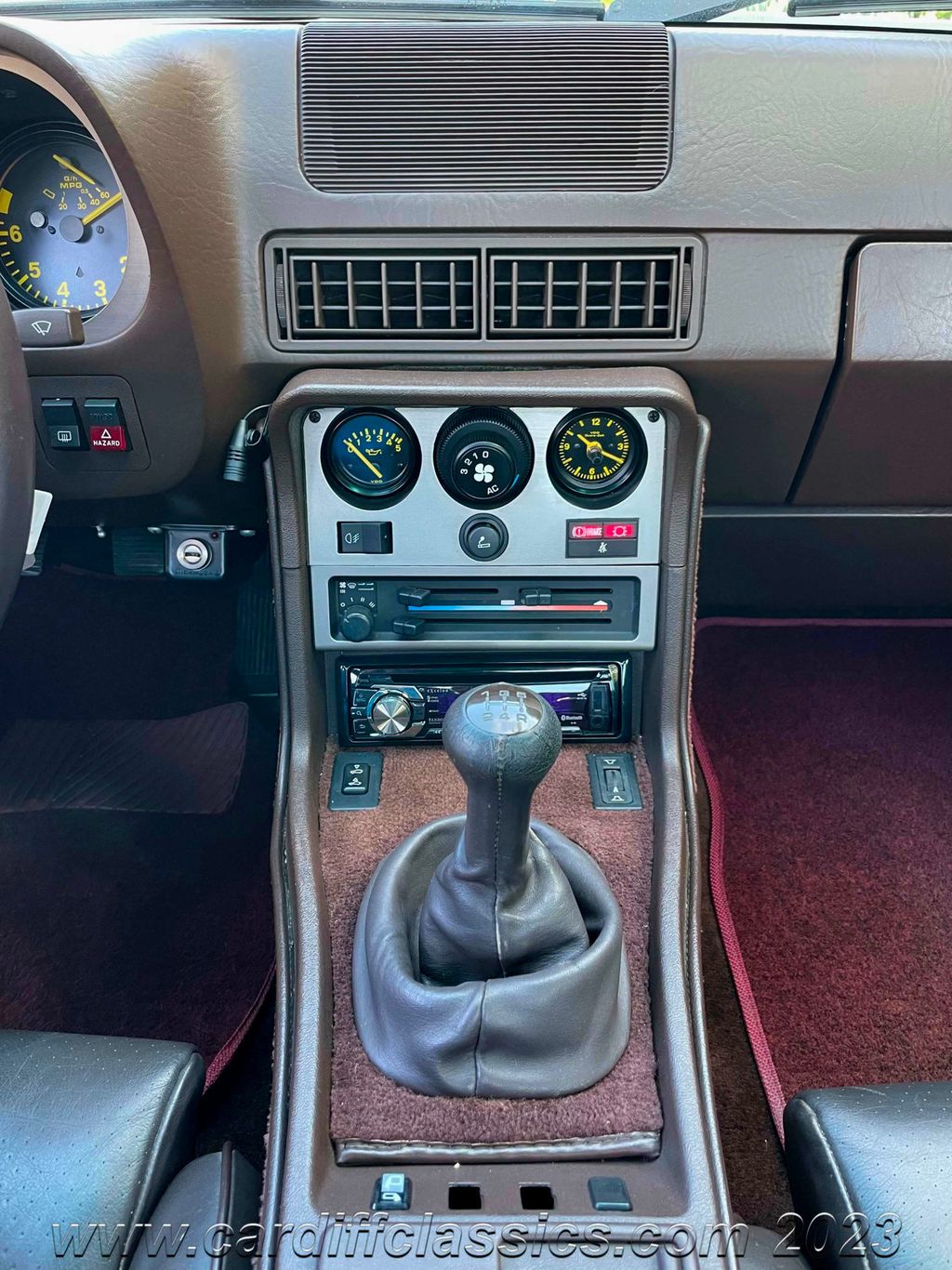 1985 Porsche 944  - 21894907 - 20