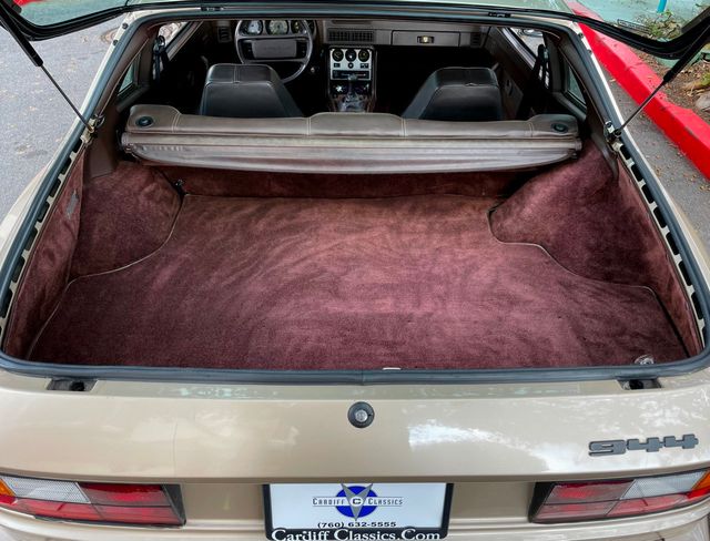 1985 Porsche 944  - 21894907 - 39