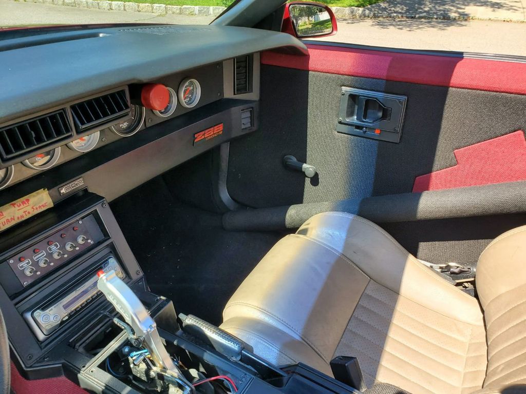 1986 Chevrolet Camaro IROC - 19339108 - 76