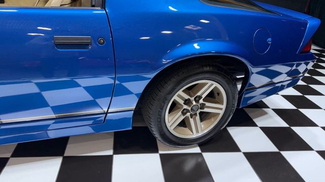 1987 Chevrolet Camaro Z28 2dr Hatchback - 22941966 - 24