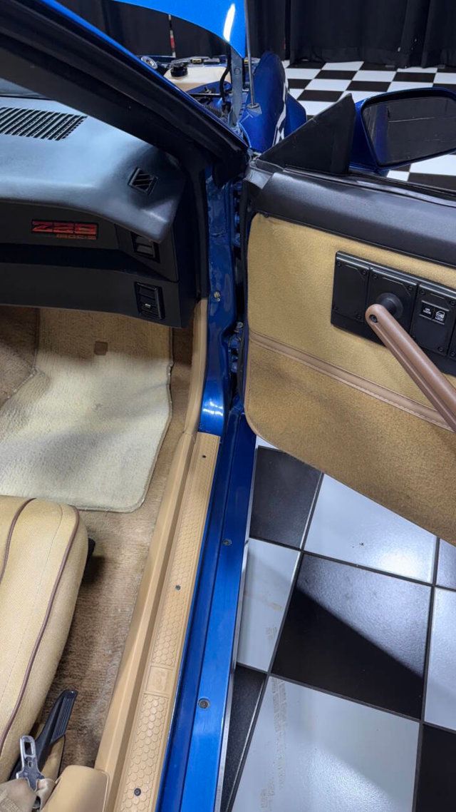 1987 Chevrolet Camaro Z28 2dr Hatchback - 22941966 - 79