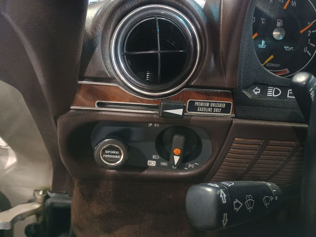 1987 Mercedes-Benz 560 SL 1 Owner Clean Carfax - 22969904 - 28