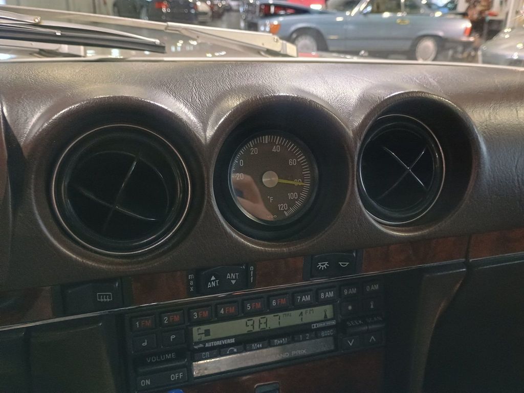 1987 Mercedes-Benz 560 SL 1 Owner Clean Carfax - 22969904 - 33