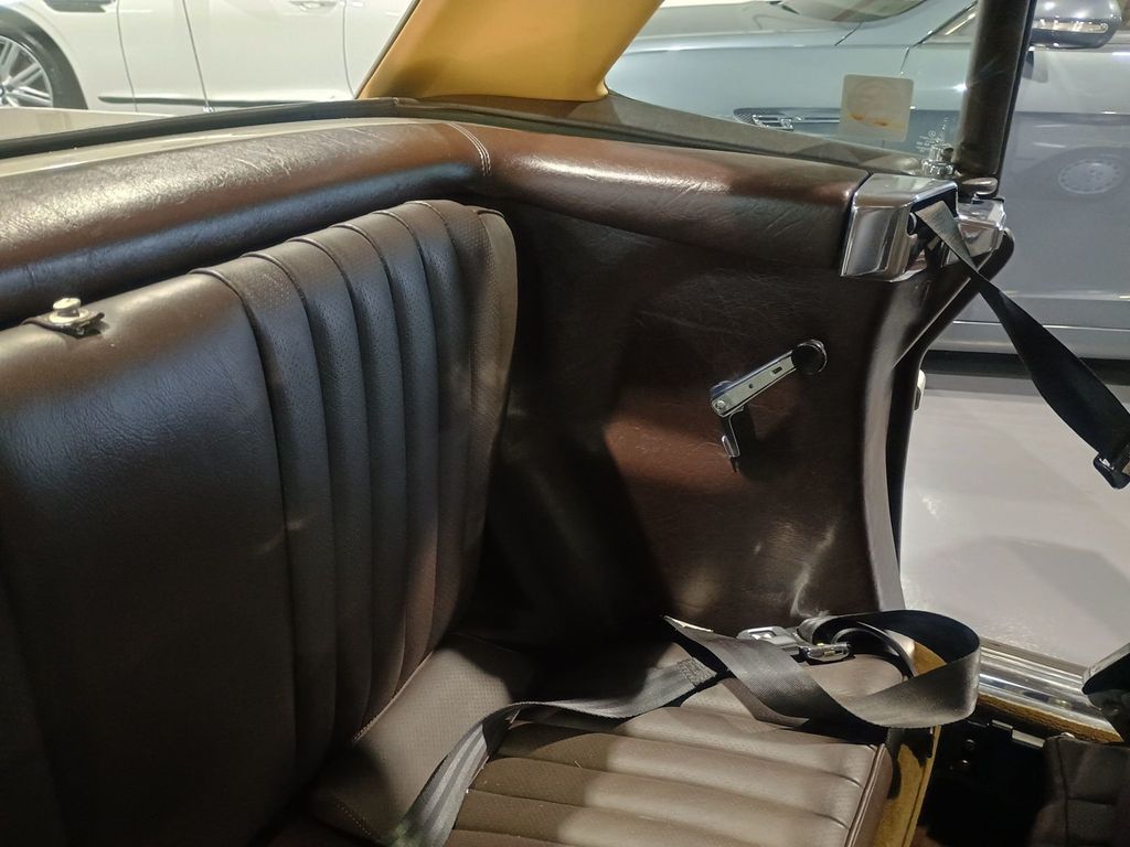 1987 Mercedes-Benz 560 SL 1 Owner Clean Carfax - 22969904 - 38