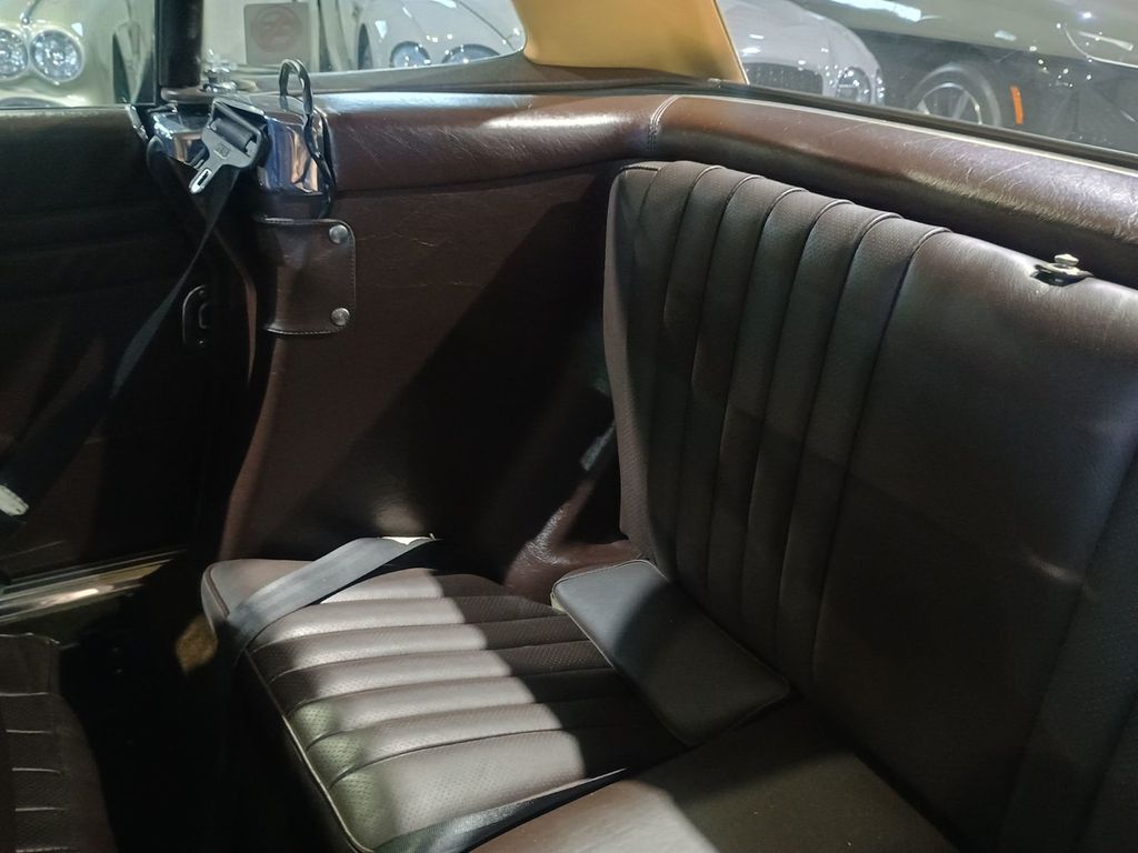 1987 Mercedes-Benz 560 SL 1 Owner Clean Carfax - 22969904 - 39