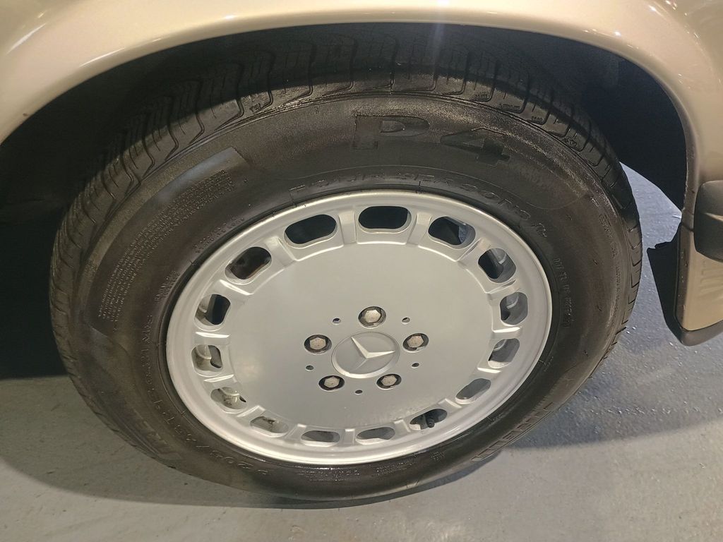 1987 Mercedes-Benz 560 SL 1 Owner Clean Carfax - 22969904 - 81